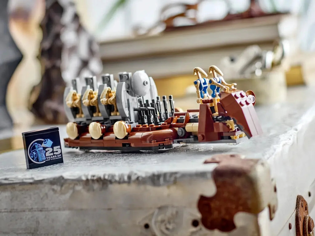 Buildable Model with 8 Figures F860430