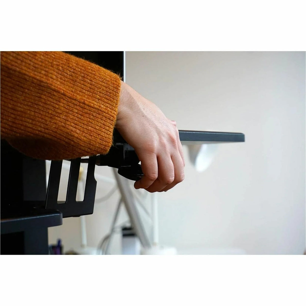Adjustable Standing Desk with Keyboard Tray H427