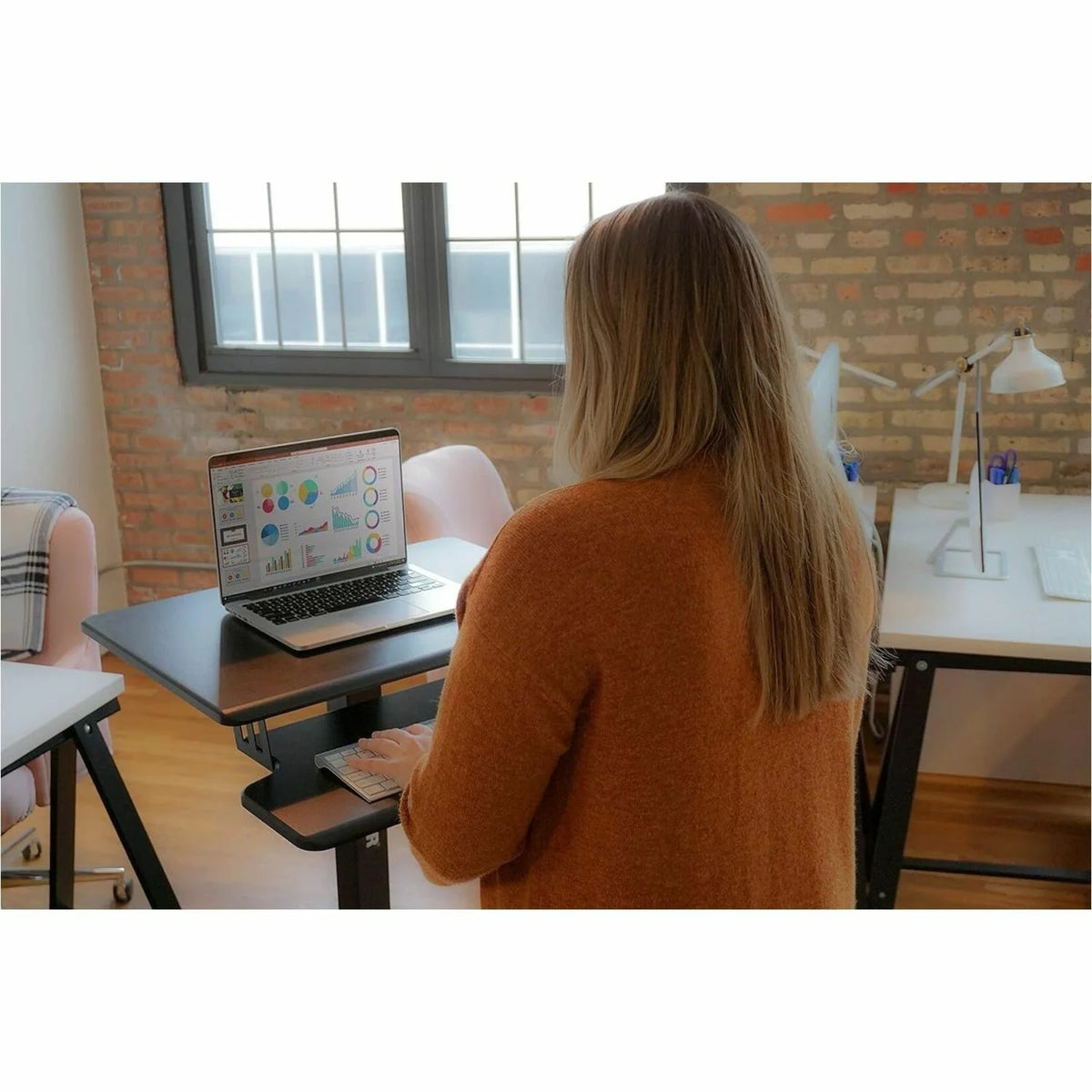 Adjustable Standing Desk with Keyboard Tray H427
